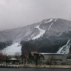 昨日は午後がらゆぎ降ってきて山の上の方だば白ぐなってあったす。