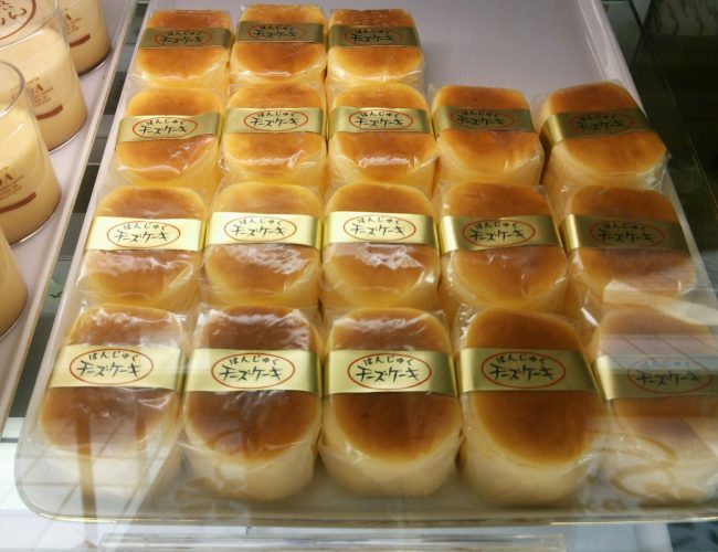 小田菓子さんのはんじゅぐチーズケーキだす。